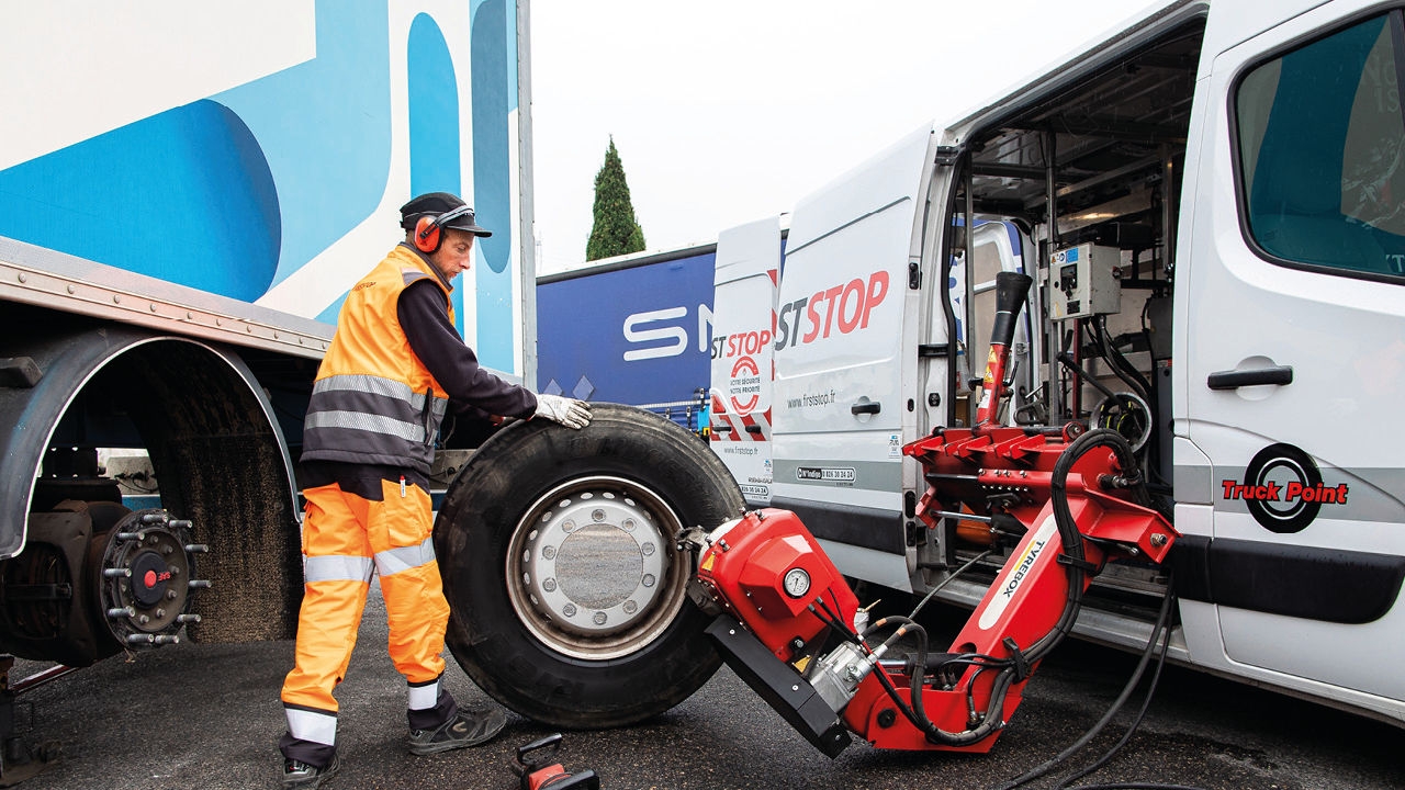 Montage de pneu poids lourds