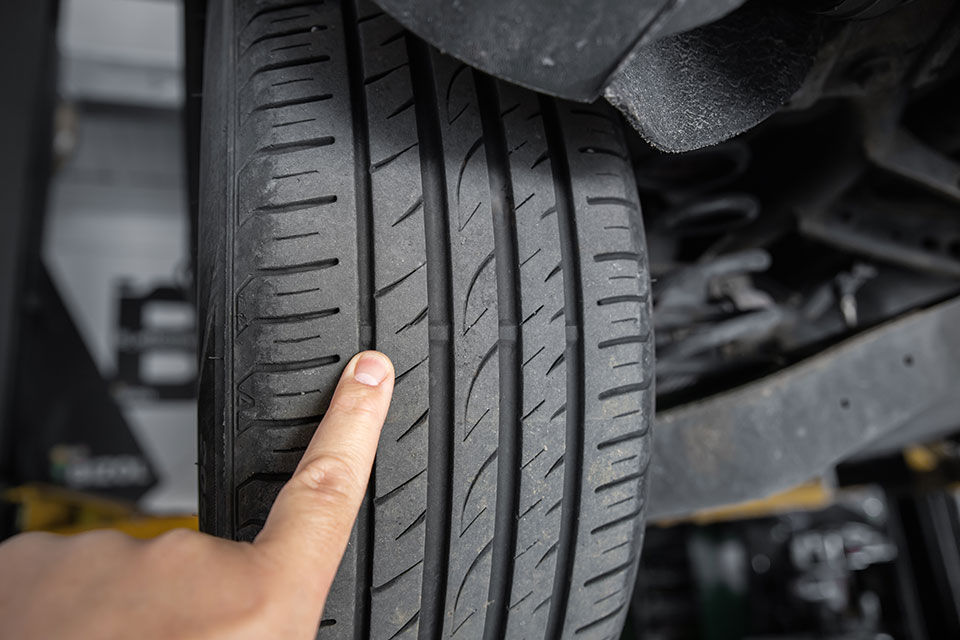 Quelle est la limite d’usure de mes pneus et comment la mesurer ? 