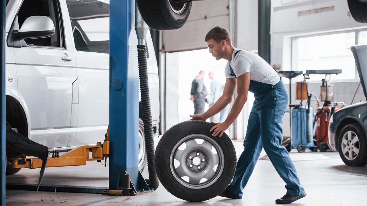 Montage de pneus pour véhicules utilitaires