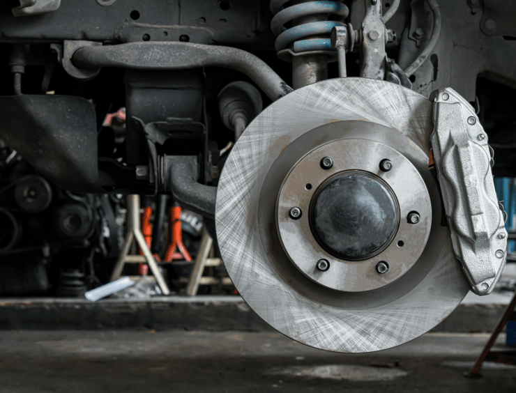 gros plan d'un frein sur un véhicule