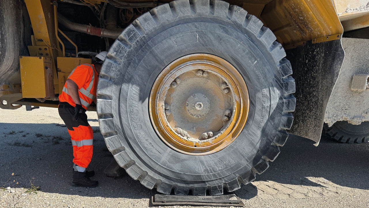 Prestation montage de pneu matériel de chantier