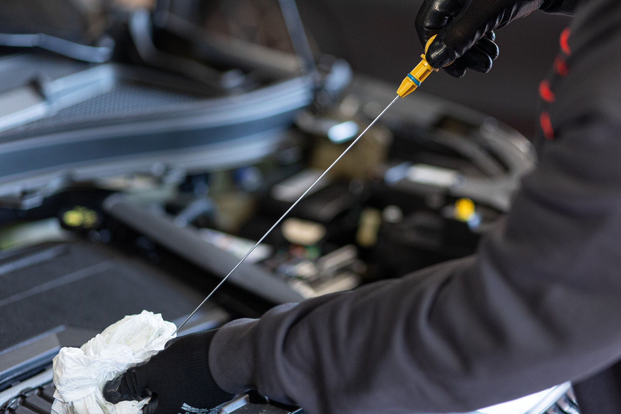 Contrôle du niveau d’huile moteur en atelier